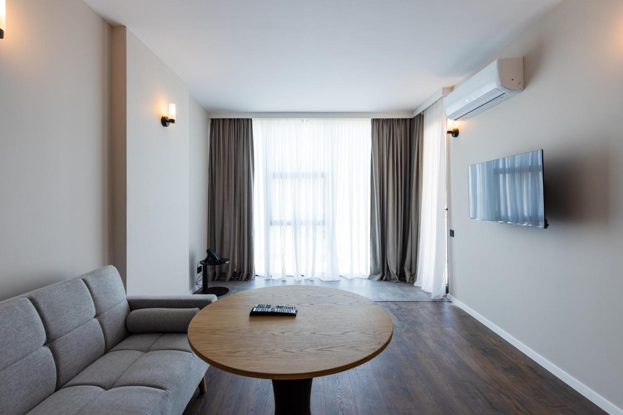 Aqua Batumi Hotel & Apartments Exterior photo